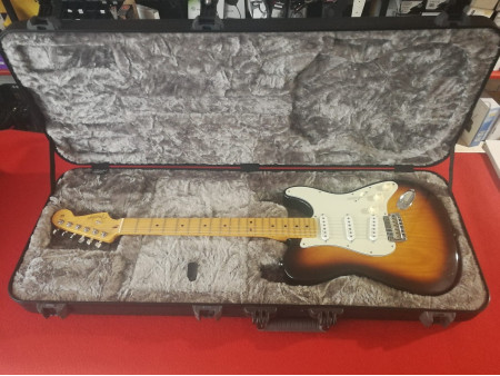 FENDER 808 LIMITED EDITION STRAT TELE HYBRID UN SUNBURST FENDER 808 LIMITED EDITION STRAT TELE HYBRID UN SUNBURST